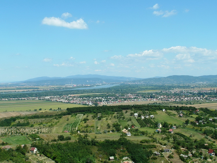 Kilátás a Kőszikláról Esztergom felé