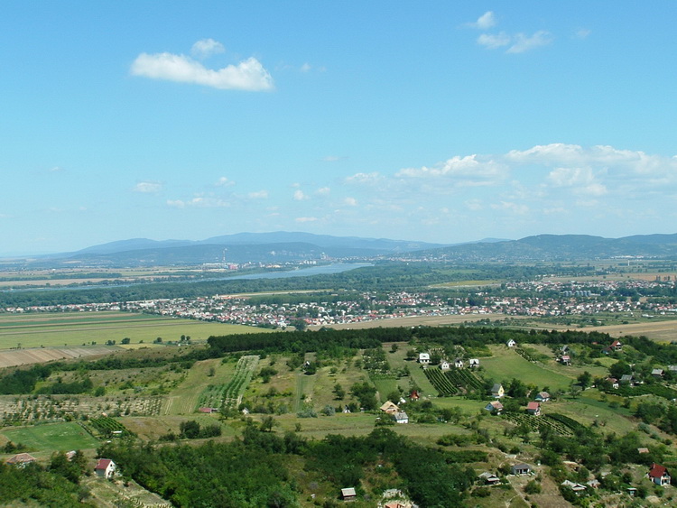 Kilátás a Kőszikláról Esztergom felé