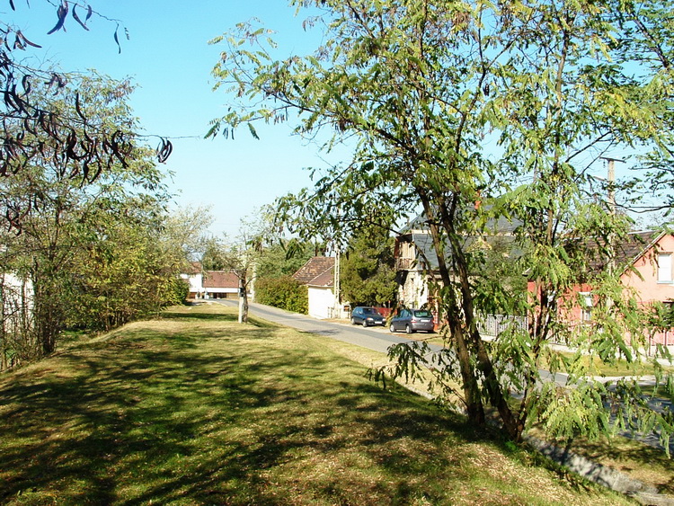 On the embankment of the former Homokvasút. “Homokvasút” means “Sand Railway”