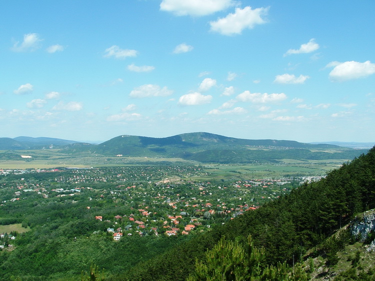 Zsíros-hegy - Kilátás a szikláról a Nagy-Kevélyre