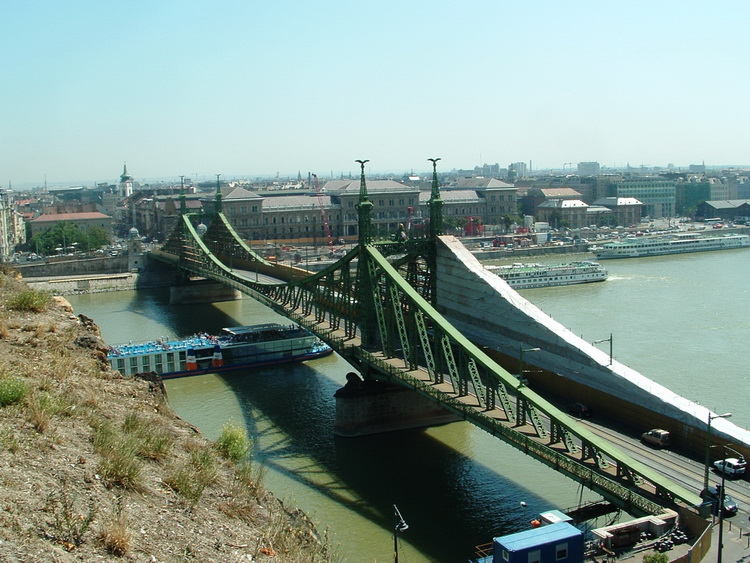 Budapest - A Szabadság-híd a Gellérthegy oldalából nézve
