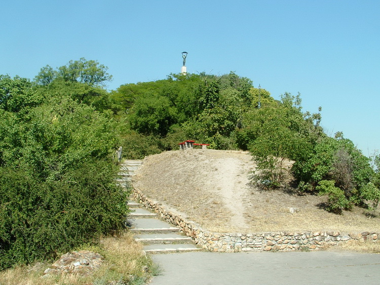 Budapest - Sétányok vezetnek a Gellérthegy ormára