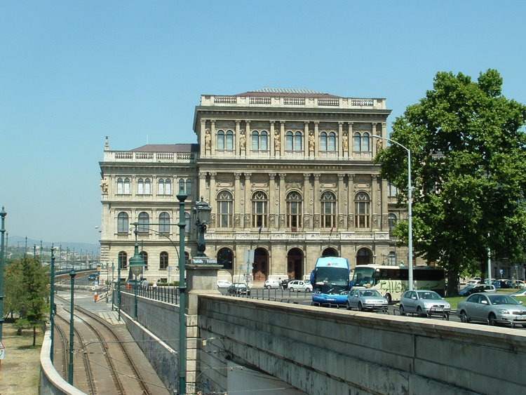 Budapest - A Magyar Tudományos Akadémia épülete