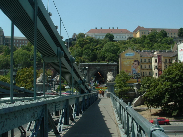 Budapest - A Széchenyi Lánchíd északi járdáján