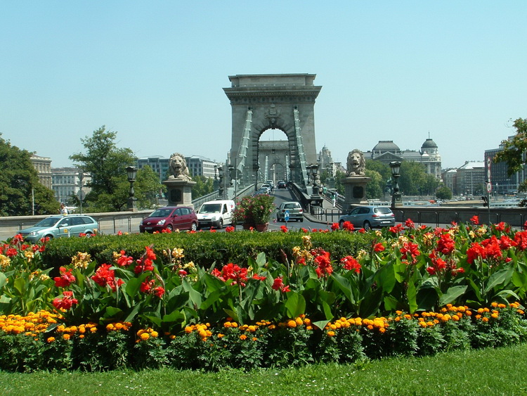 Budapest - A Lánchíd budai hídfőjénél