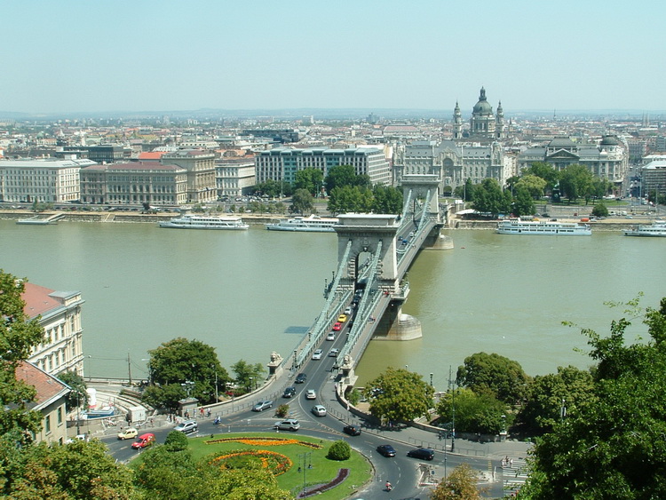 Budapest - Kilátás a Sándor-palotától a Lánchídra