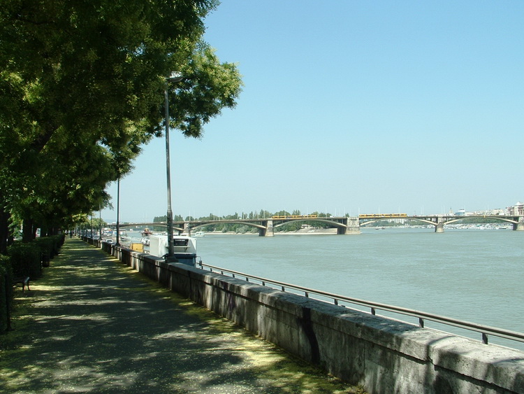 Budapest - Dunai panoráma az Angelo Rotta rakpartról 1.