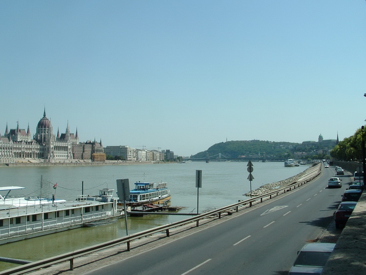 Budapest - Dunai panoráma az Angelo Rotta rakpartról 2.