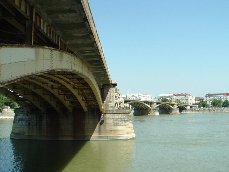 Budapest - A Margit-híd budai hídfőjénél