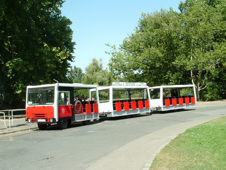 Margitsziget - Szigetnéző kisbusz végállomás az emlékműnél