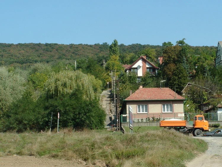 A forgalmas Bécsi út mögött kezdődik a kaptató