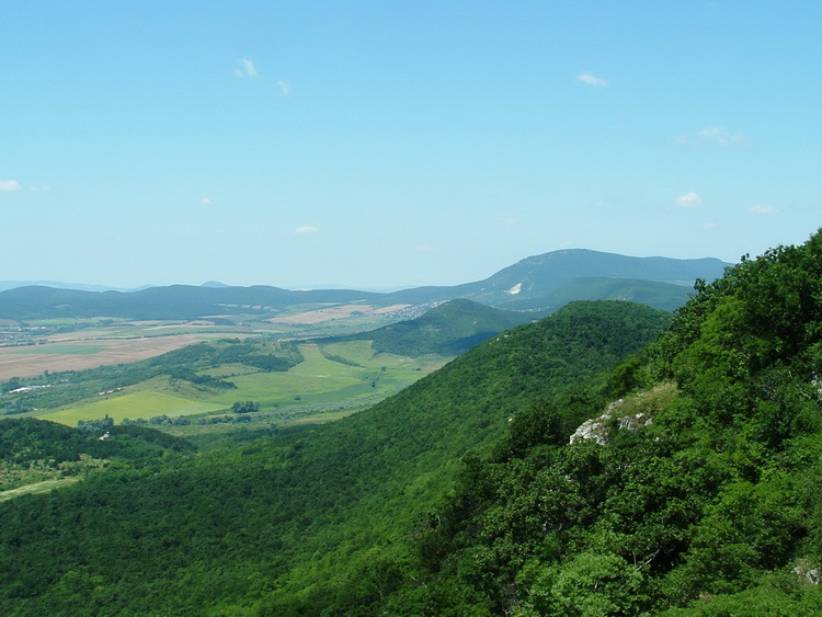 It is worth climbing the higher peak from the col, because a nice panorama opens from its rocky peak