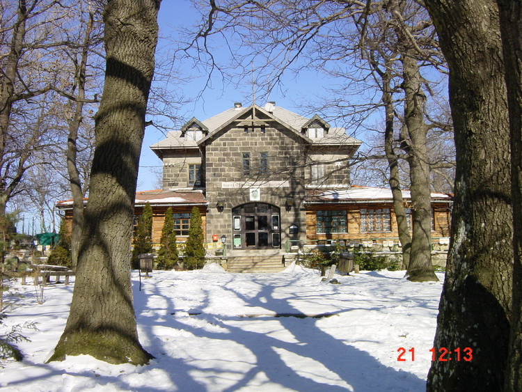 Dobogókő - A Báró Eötvös Lóránd turistaház télen