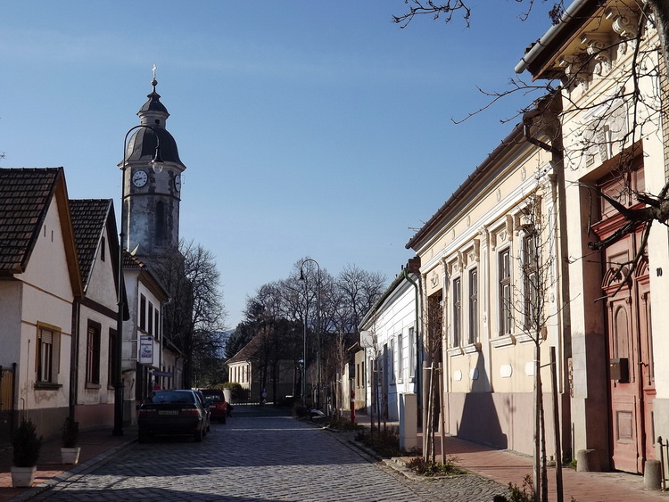 Nagymaros - A Rákóczi utcán indulunk a római katolikus templom felé