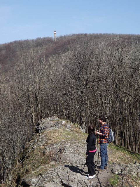 Day trippers on the ridge between the tourist house and Csóványos Mountain
