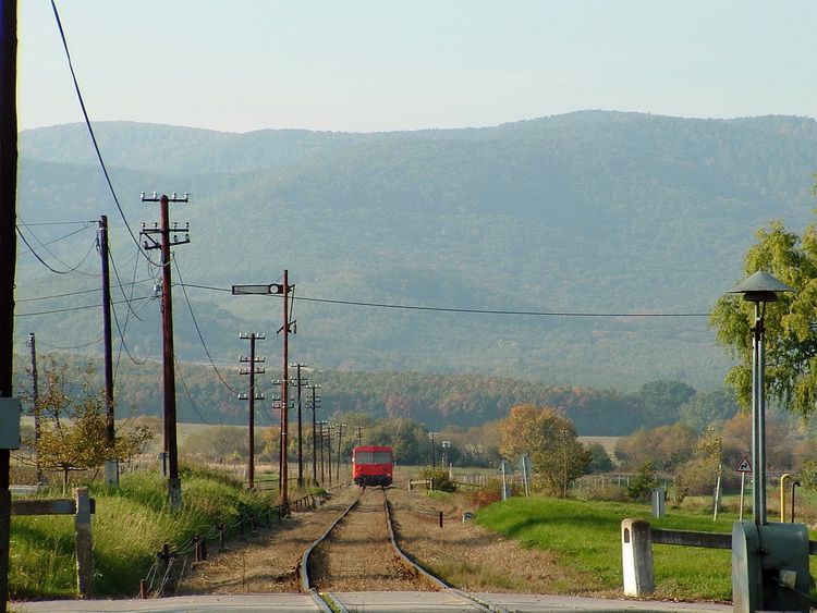 Nógrád - Közeledik a vonat az állomáshoz