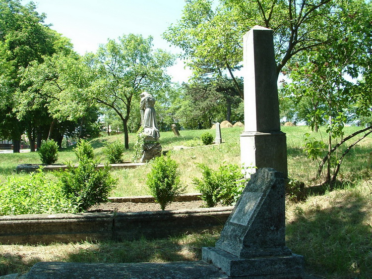 Ősagárd - Öreg temető a templom mellett