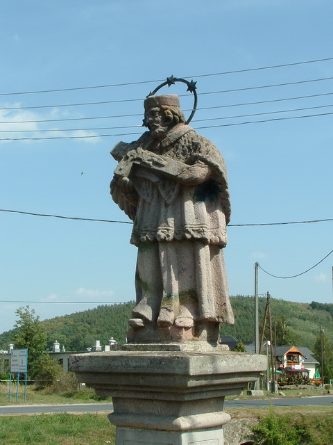 Romhány - Nepomuki Szent János szobra áll a hídon