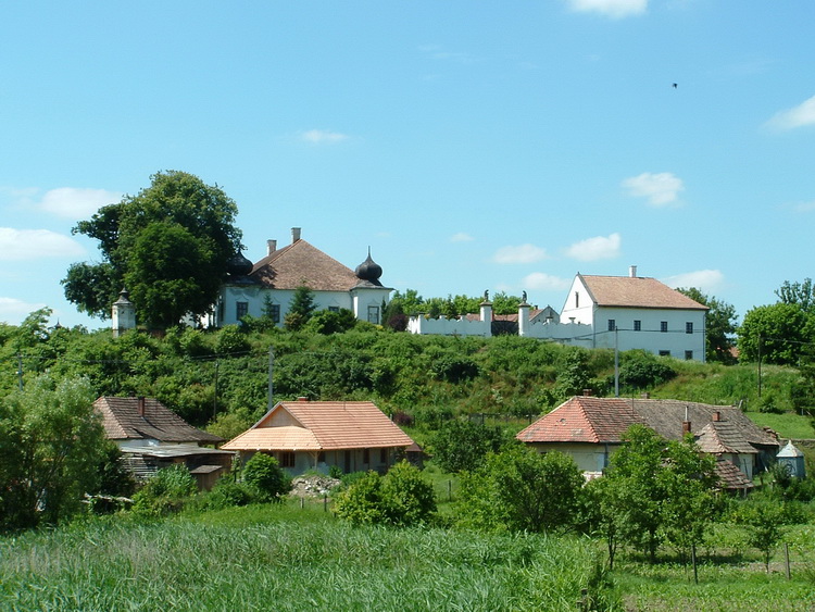 Cserhátsurány - Kilátás a Jánossy kúriára a Petőfi utcáról