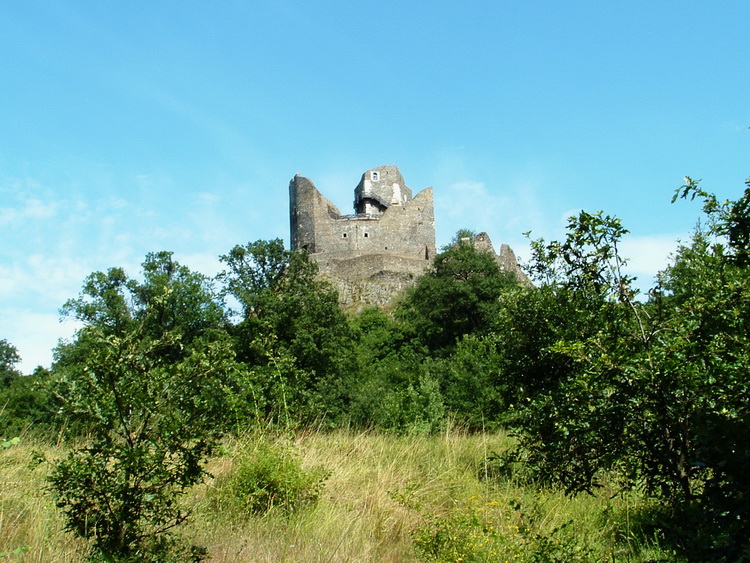 Kilátás Hollókő várára a Várhegy nyugati oldalából 1.