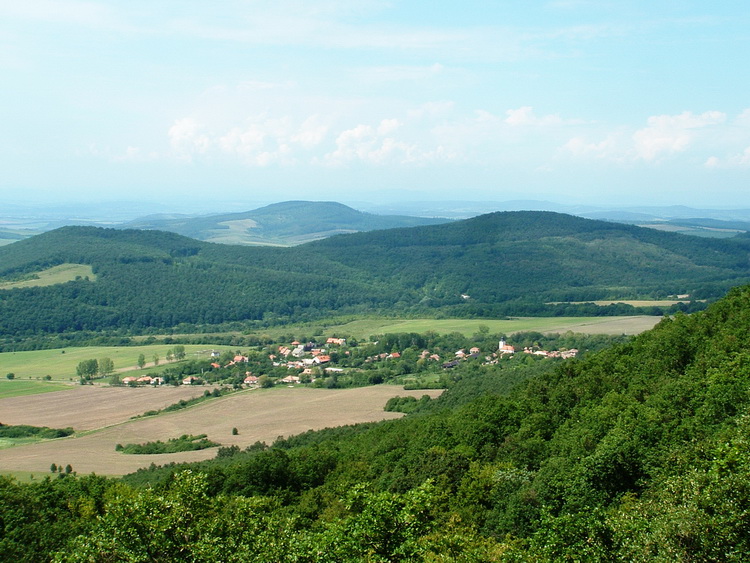 Kilátás a Tepke gerincéről Garábra