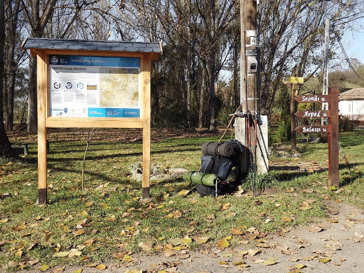 Kéktúra pecsételőhely a szandaváraljai buszfordulóban