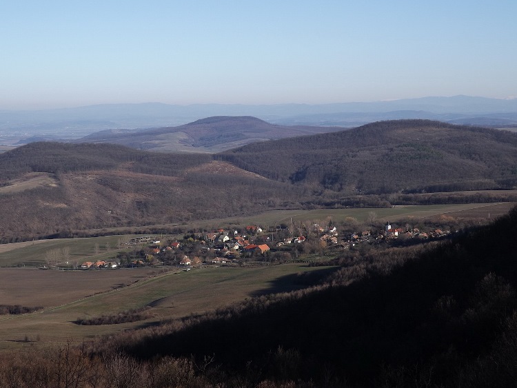 Kilátás a Macska-hegyről Garábra