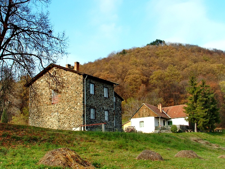 The buildings of Ágasvár tourist house