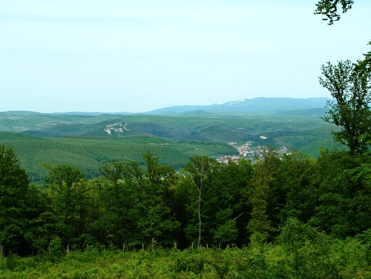 Sirok is already visible from the end of the ridge