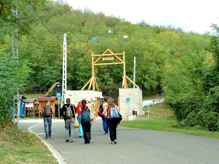 A siroki vár alsó kapujánál