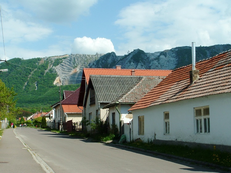 A Bél-kő látképe Bélapátfalváról