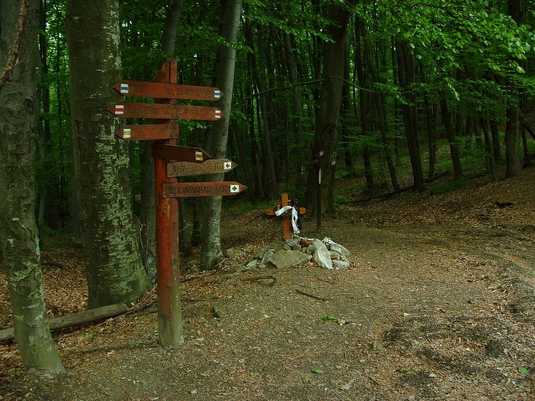 Soldiers' graves in the col at the junction of hiker paths