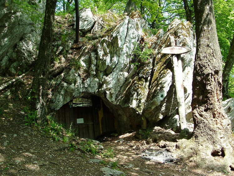 Cave shelter in the side of Cserepes-kő Mountain