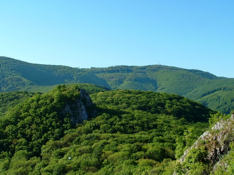 View from the ruins of Dédesvár back to the plateau