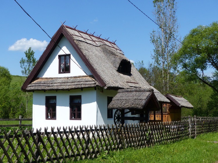 Gömörszőlős - Szépen felújított parasztház a faluvégen