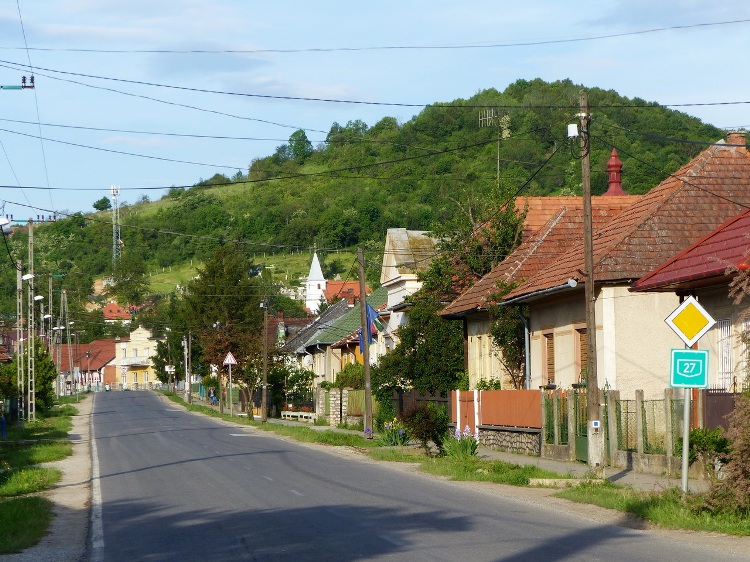 Bódvaszilas főutcáján, a Kossuth Lajos utcán