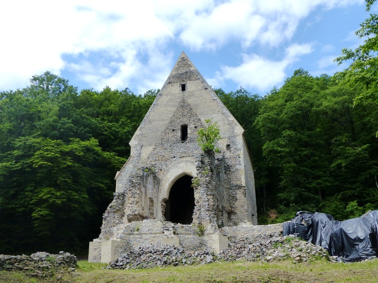 A Martonyi kolostor templomának impozáns romjai 1.