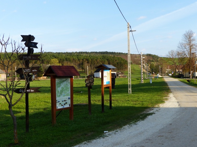 Tornabarakony - Indulás a faluból a Barakonyi-hegy felé