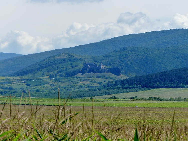 Boldogkő vára is feltűnik a távolban