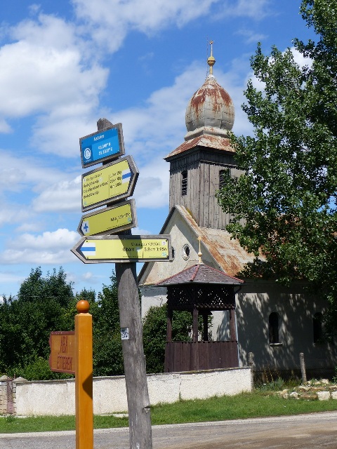 Turistaút elágazás Hernádcéce református templománál