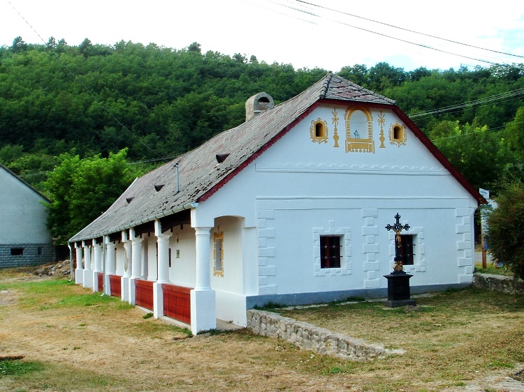 Arka - Szépen felújított parasztház a főutcán