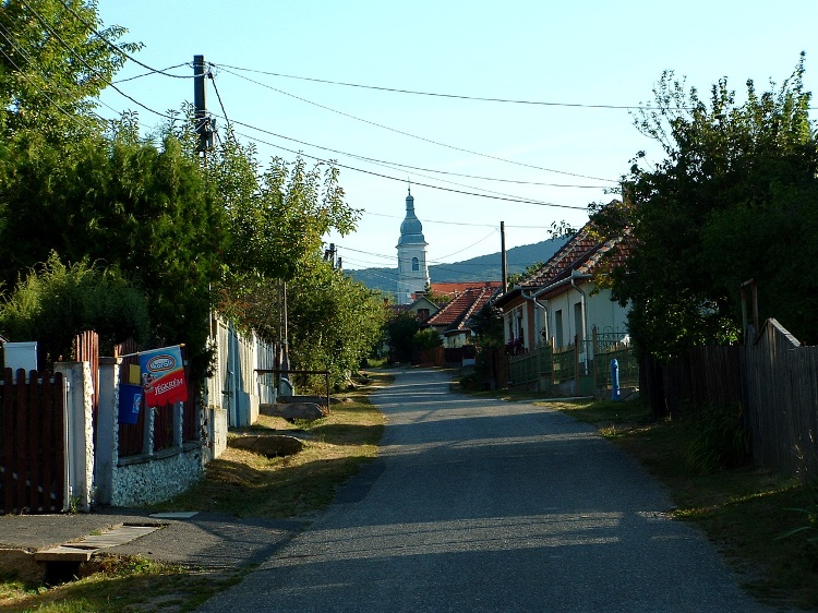 The main street of Mogyoróska village
