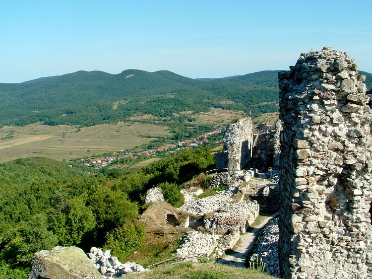 Regéc vára - Kilátás a falakról Regéc falura