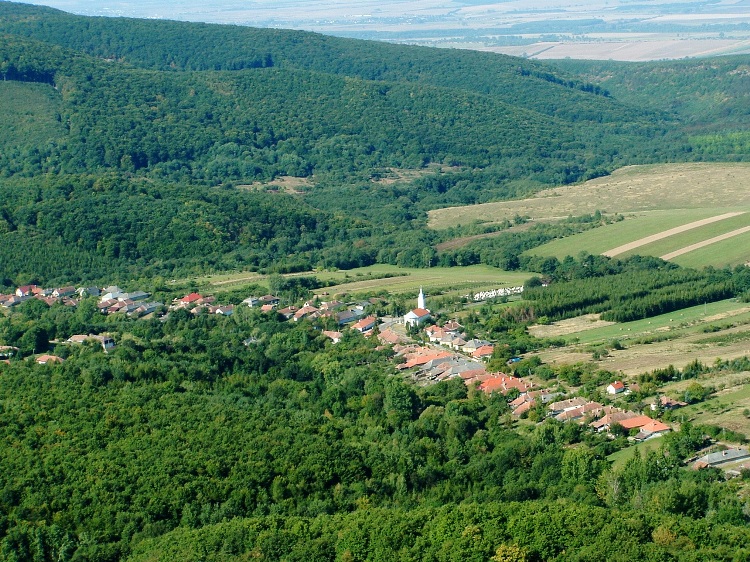 Mogyoróska village lies at the foot of the Castle Hill