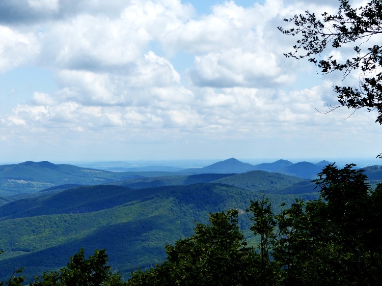 The Sátor-hegyek Mountains stand on the right