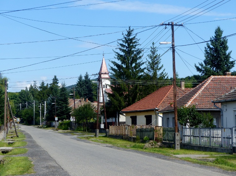 Makkoshotyka főutcáján, a Rákóczi Ferenc utcán