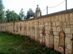 Rezi - Sírkövek a templomkert falában