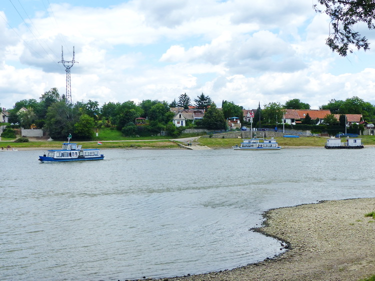 Már elindult Kisorosziból a komp az innenső partra