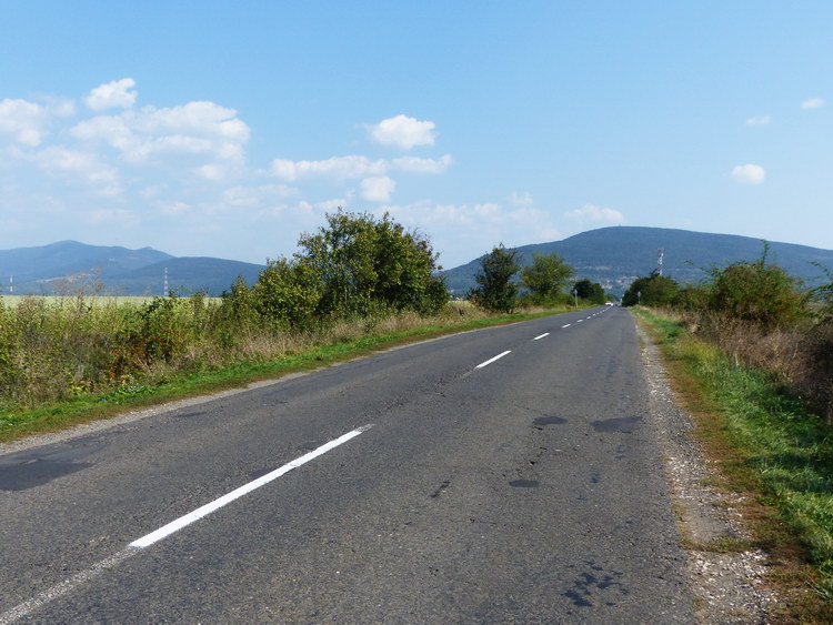 A Mátra látképe a Jobbágyi felé vezető útról