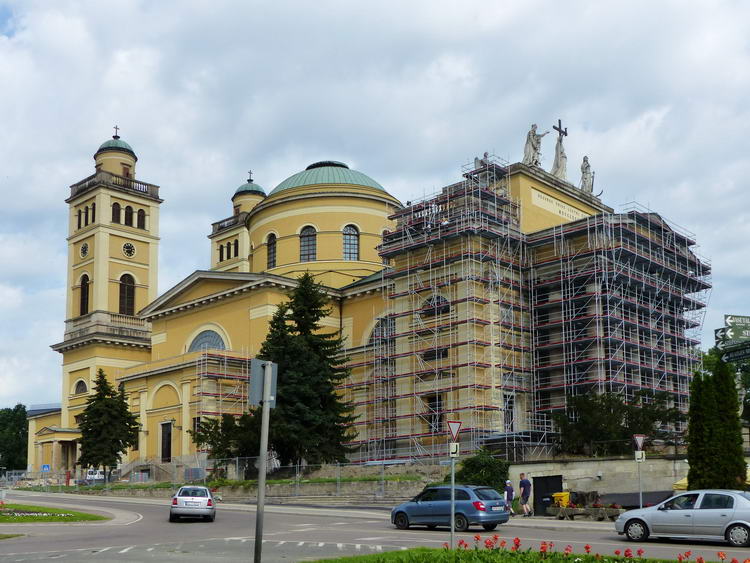 Eger - A székesegyház felújítás miatt részben van volt állványozva